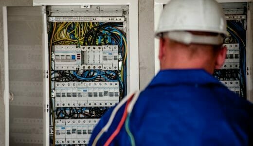 年々受験者数も増加傾向!電気工事士試験対策の学習のポイント